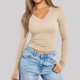 thumbnail image 2 of Top corto de manga larga y cuello en V para mujer: camiseta informal ajustada 88 % poliéster, camiseta básica de color liso para la moda otoñal de 2025., 2 of 8