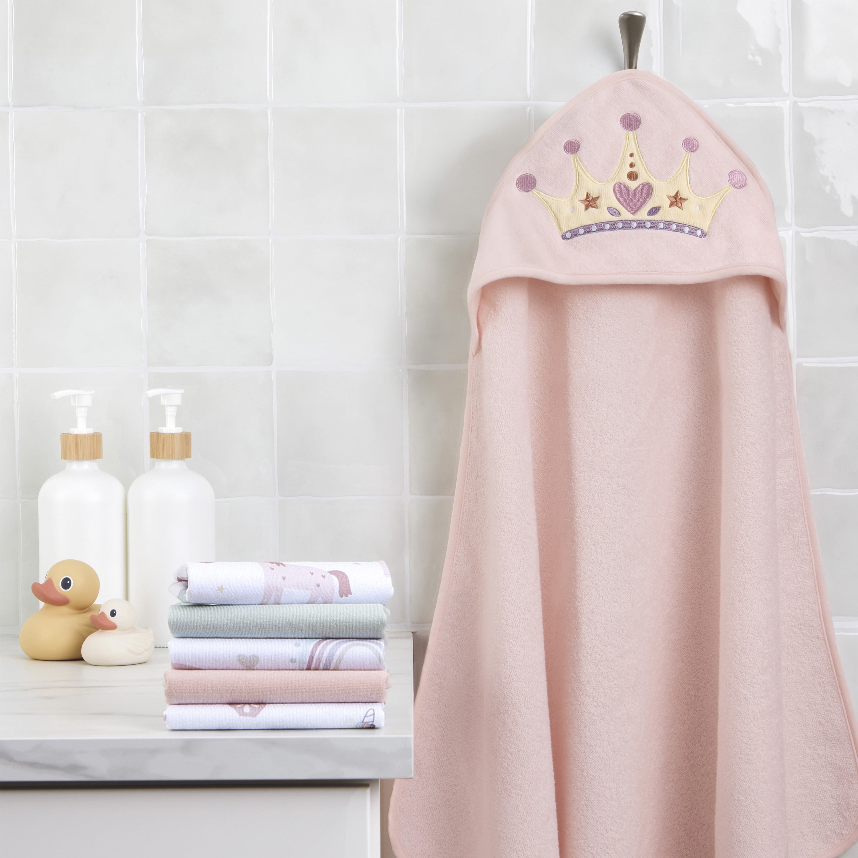 Evolur Enchanted Dreams 6 pc Gift Set - Hooded Towel & 5pc Wash Cloths, Princess Print