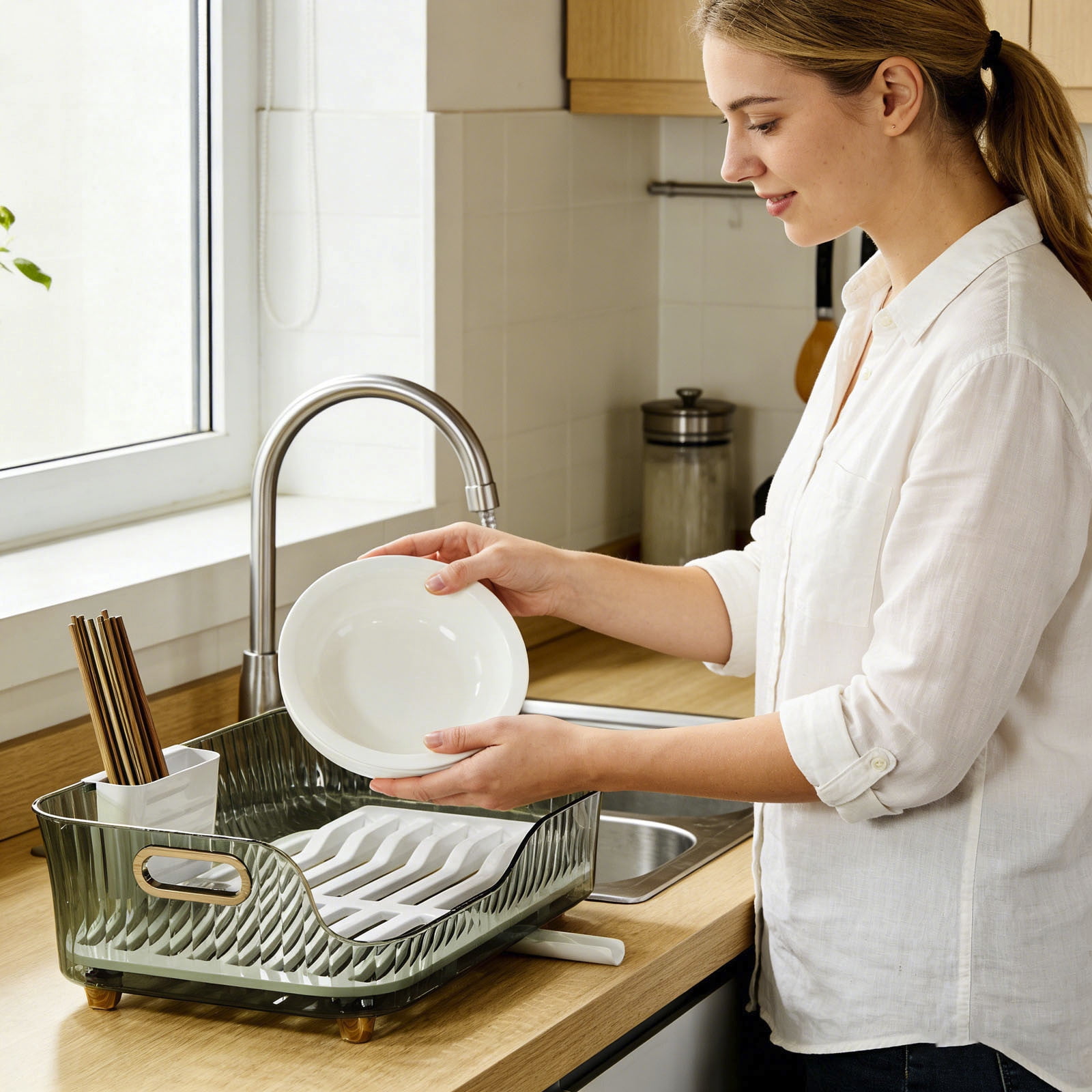 Kitchen Dish Drying Rack with Extendable Drainboard Countertop Dish Rack with Utensil Holder Multifunctional Transparent Dish Organizer Ideal for Dishes Bowls Cutlery and Fruit Storage