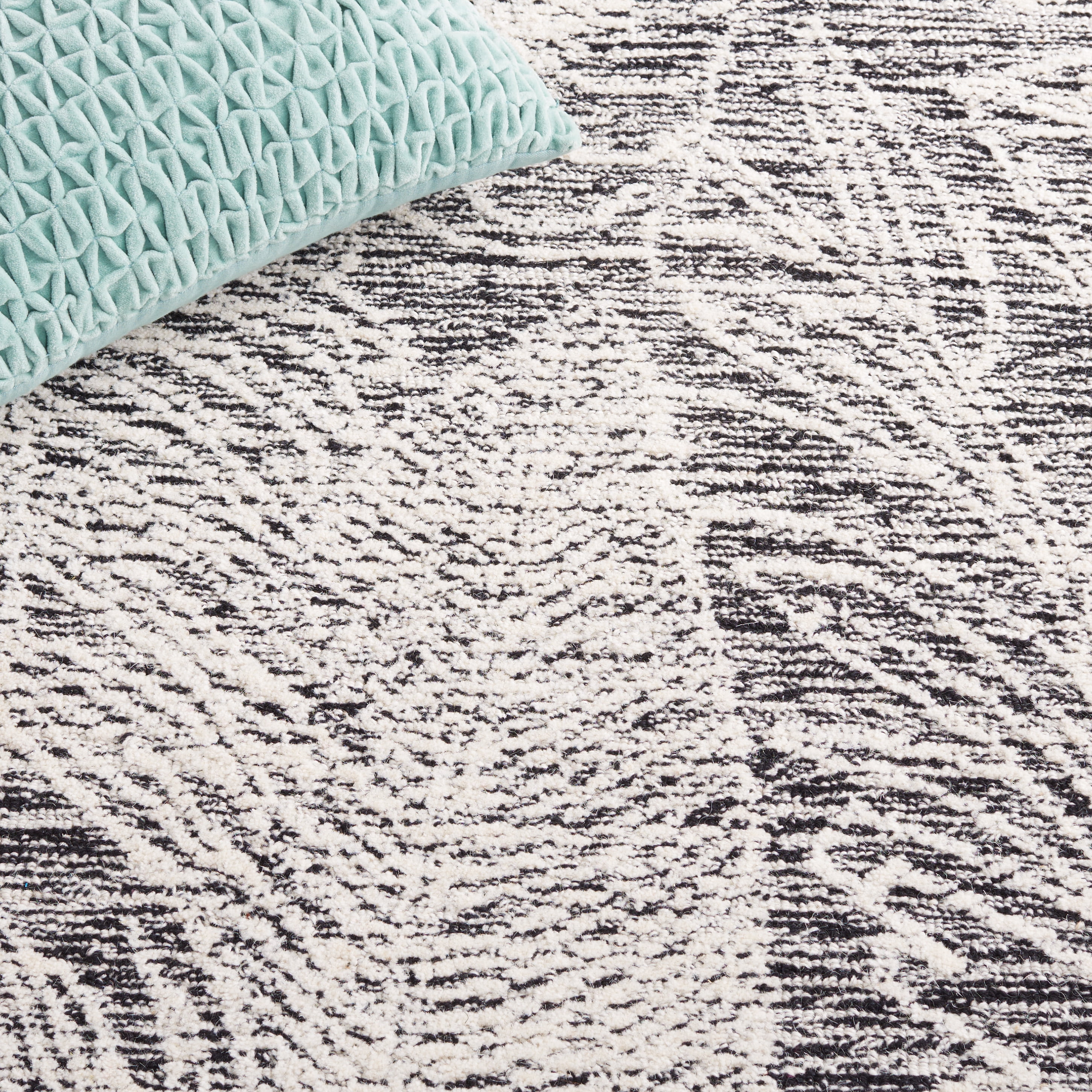 SAFAVIEH Metro Hartley Leaves Area Rug, Black/Ivory, 6' x 6' Square