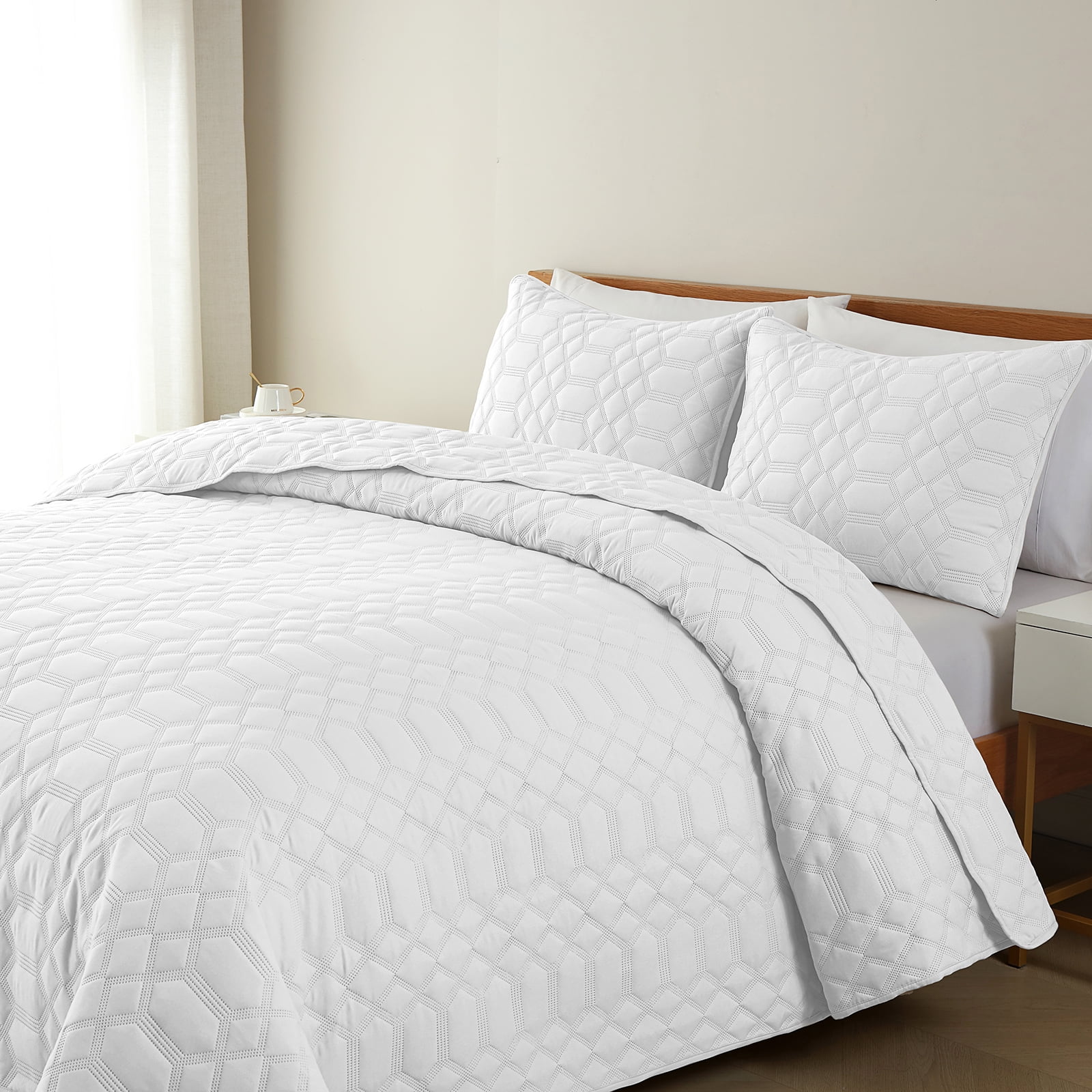 3-Piece King Size Quilt Set, Greagle Ultrasonic Reversible Lightweight Bedspread Soft Warm Velvet Machine Washable Bedding Set with 2-Piece Pillow Shams, 104 x 90 inch, White