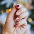 thumbnail image 4 of AYA Ongles Courts Blancs et Rouges pour Noël Nouvel An Bonhomme de Neige Champ de Neige Poudre d'Ongle Assiette 2ml, 4 of 9