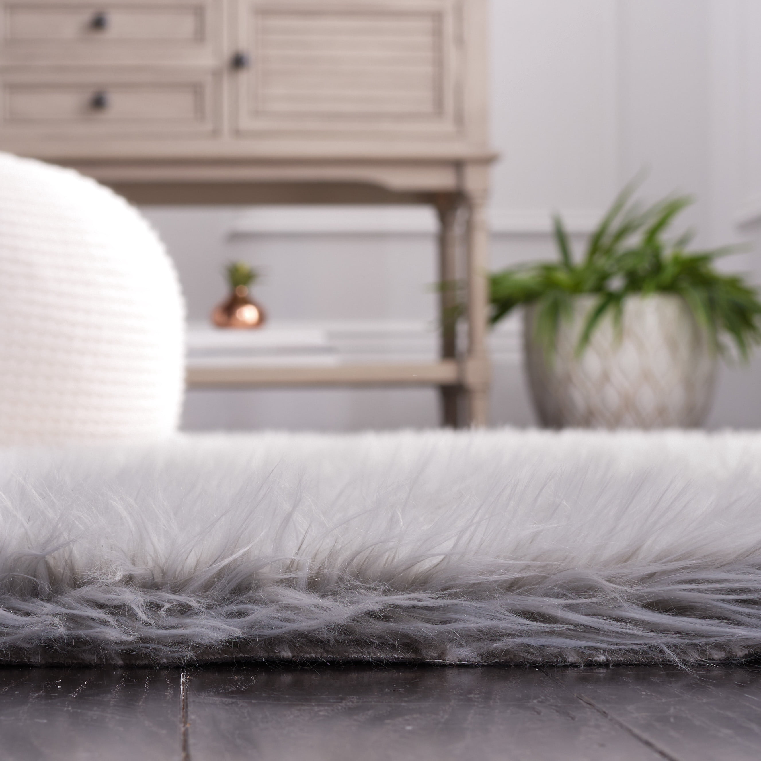 Safavieh Faux Sheep Skin Lucius Animal Area Rug, Light Gray, 3' x 5'