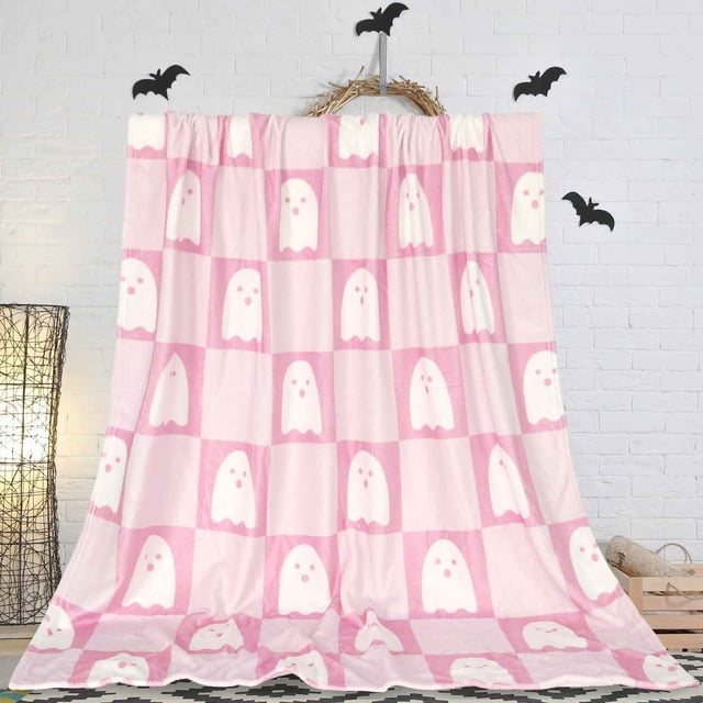 Manta Temática de Halloween | Manta de Franela para Cama y Sofá | Rosa | 75X100Cm | Ligera y Suave | Ideal para Adolescentes y Niños | Diseño de Fantasmas, Calabazas y Murciélagos | 1 Unidad | Poliés