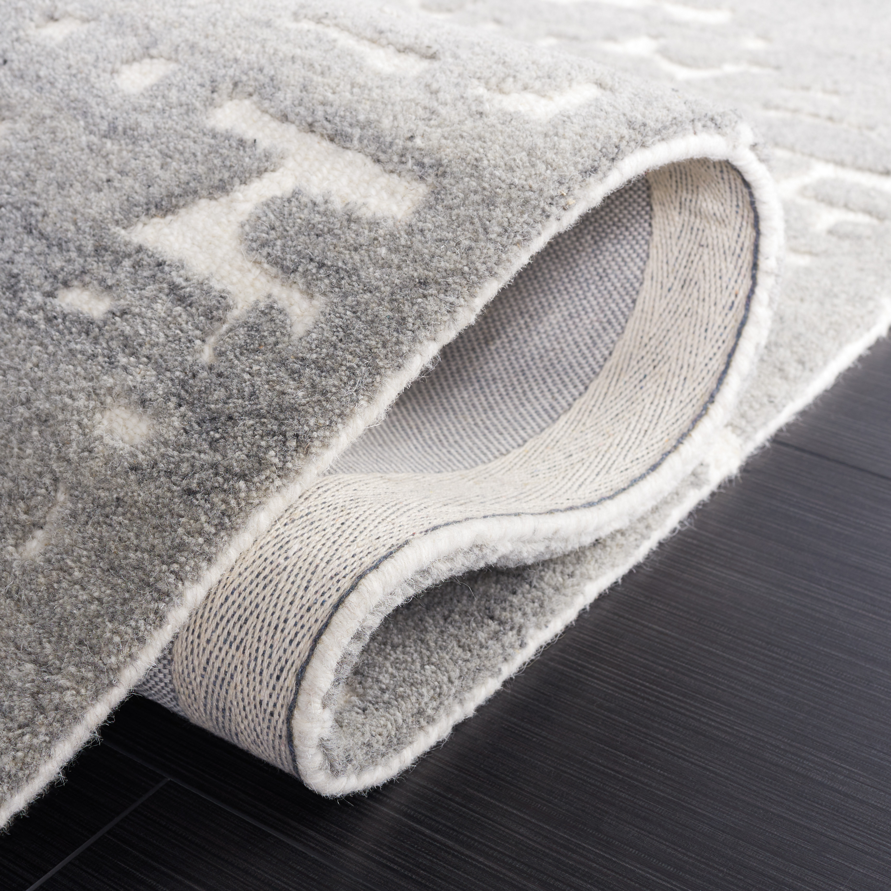SAFAVIEH Chatham Isidora Geometric Runner Rug, Grey/Ivory, 2'3" x 8'
