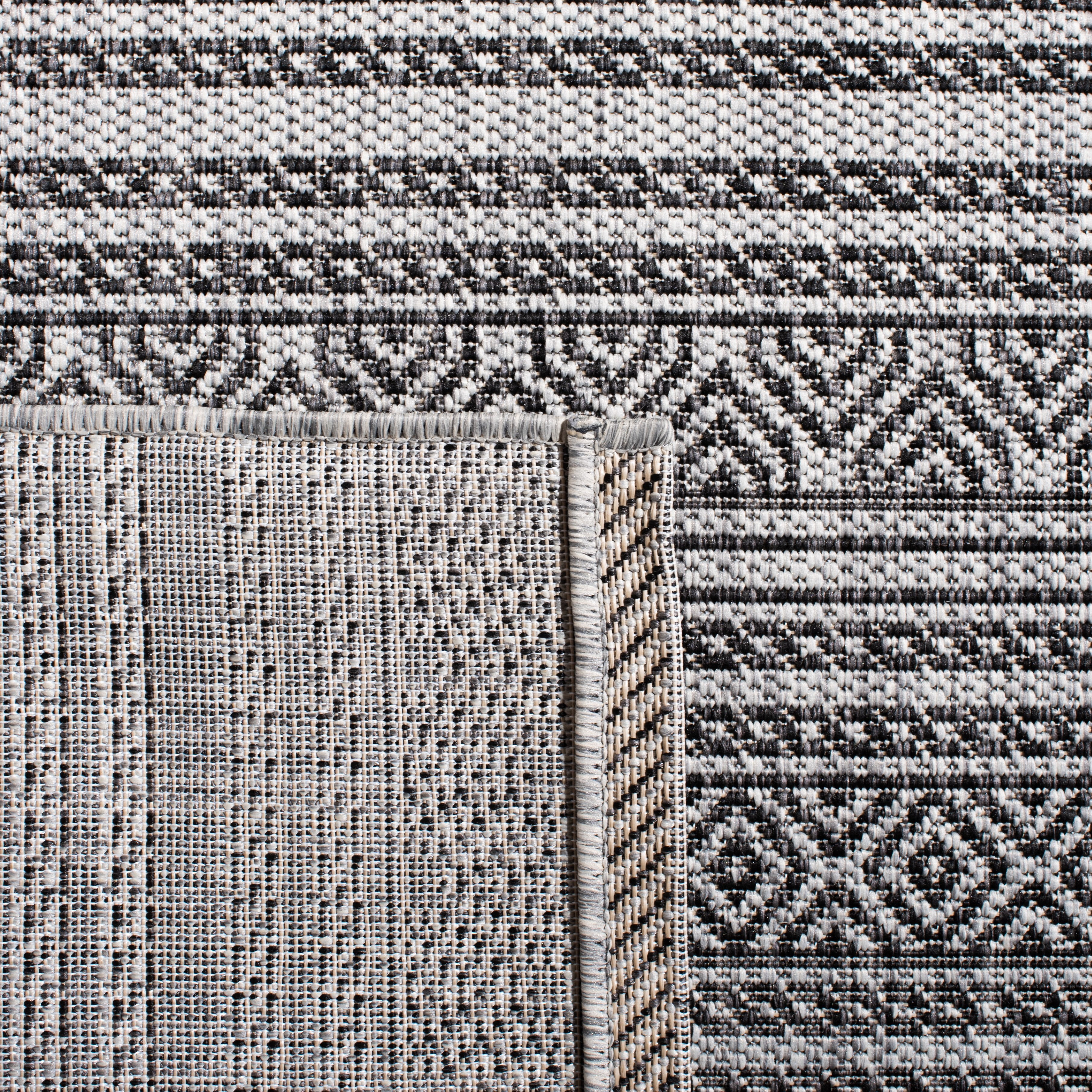 SAFAVIEH Courtyard Everette Geometric Indoor/Outdoor Area Rug, Black/Grey, 5'3" x 5'3" Round