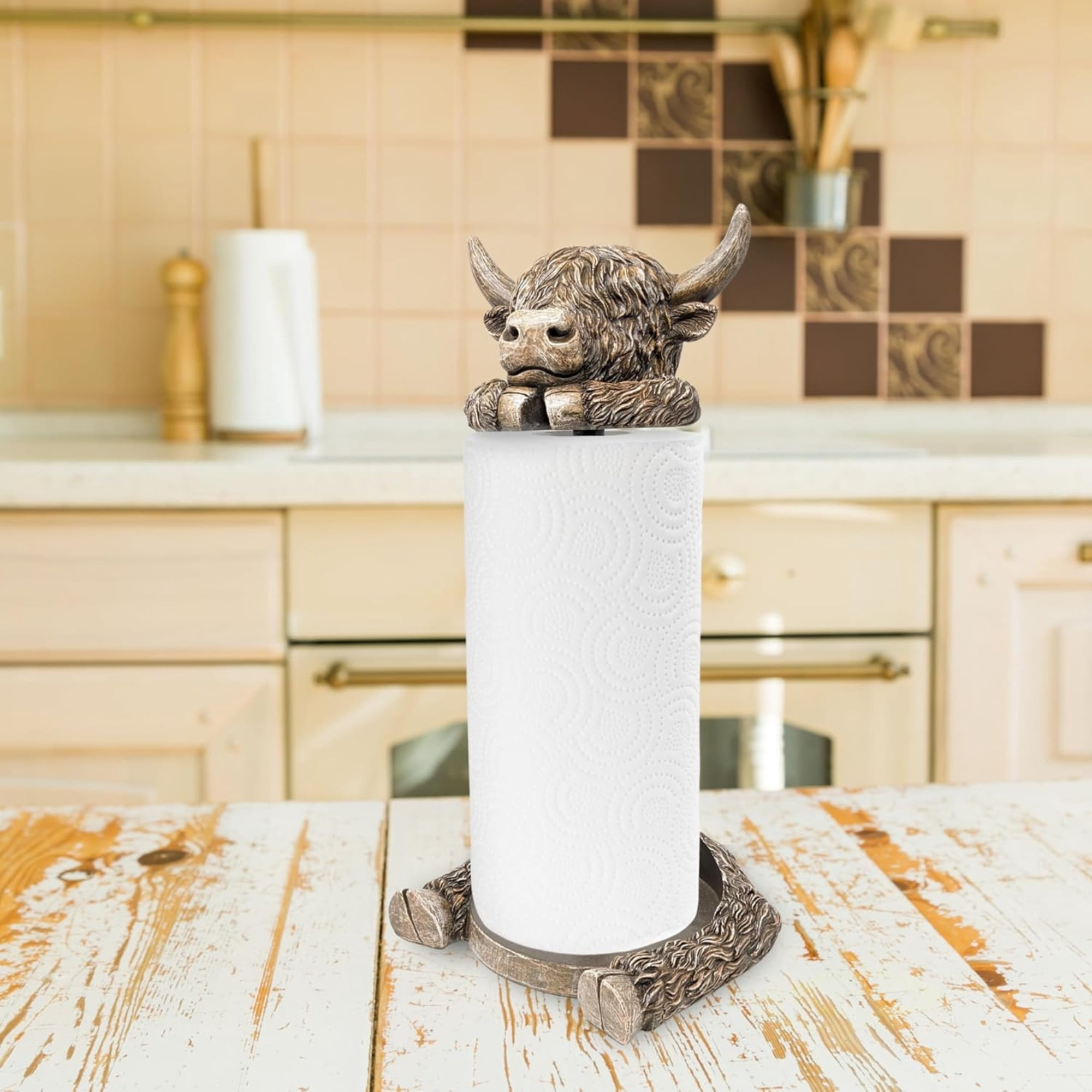 Rustic Highland Cow Paper Towel Holder - Unique Resin & Metal Farmhouse | Country Style Decor for Kitchen & Dining, Adorable Highland Cow Design, Ideal Gift Idea, Fits Standard Rolls