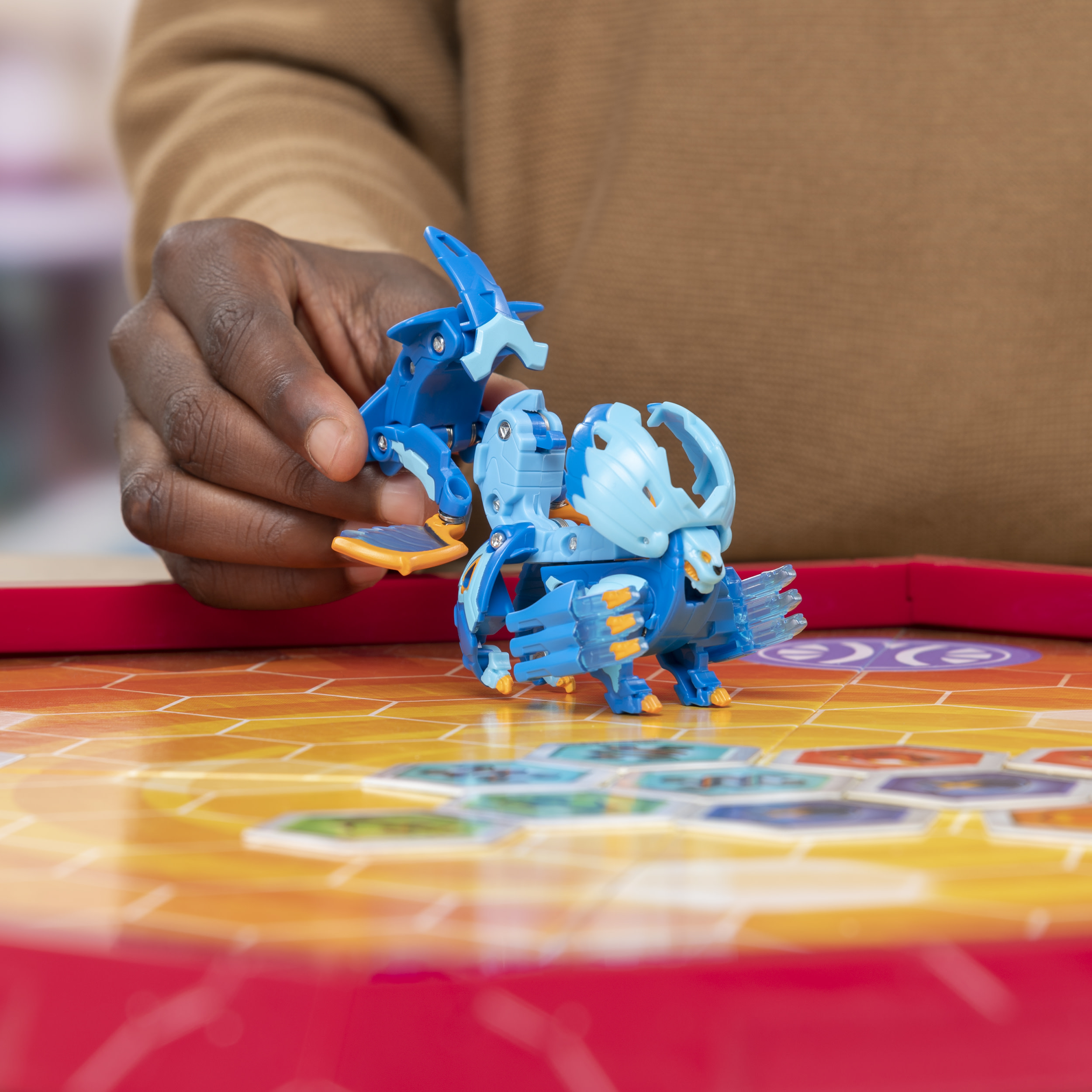 Bakugan Ultra Ramparian Con Baku-Gear - Action Figure Trasformabile 7,6 Cm - Armored Alliance