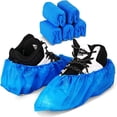 thumbnail image 1 of 100 bolsas de cubrezapatos desechables azules son impermeables, a prueba de polvo, antideslizantes y están integradas para proteger sus zapatos, alfombras y pisos. Accesorios de limpieza, 1 of 5