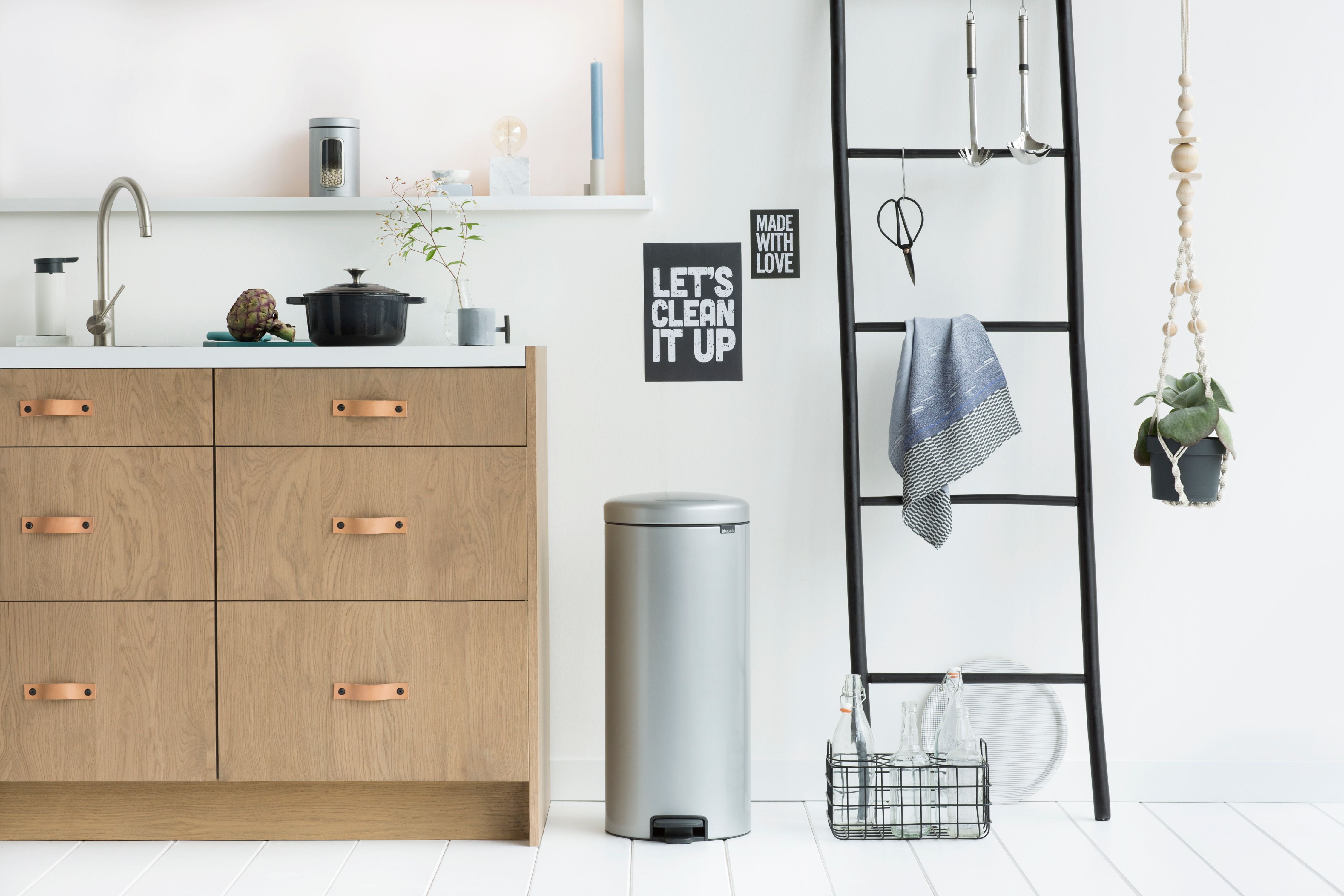 Brabantia Trash Can Newicon, 8 Gallon / 30L Metallic Gray