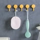 thumbnail image 5 of Paquetes de 5 ganchos adhesivos fuertes para baño y cocina - No hay taladros colgados sin daños para toallas, cubiertos y batas con giro 360 grados, 5 of 6