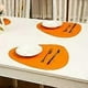 thumbnail image 3 of Juego de 8 manteles individuales redondos en PVC antideslizante, lavable y resistente al calor Naranja -, 3 of 5