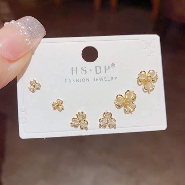 Pendientes cortos con microincrustaciones de circonitas y aguja de plata S925, pendientes de pelo corto, pendientes elegantes japoneses y coreanos de tres piezas, sencillos y combinables para mujer