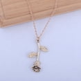 thumbnail image 4 of Fiudx Collar de Flor de Rosa, Elegante Cadena de Clavícula, Regalo Personalizado con Estilo, Diseño de Aleación de Oro, Ideal para Fiestas, Cumpleaños, Viajes, Ideal para Amigas, Instrucciones de Cui, 4 of 5