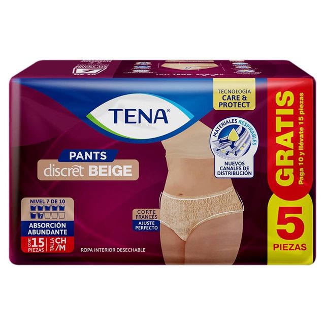 ropa interior desechable tena pants discret beige talla chica/mediano 10 pzas + 5 gratis parte frontal del paquete con logo TENA, torso femenino mostrando braga beige tipo pants con cintura elástica y textura tejida, indicador de absorción nivel 7/10 y sello amarillo lateral "gratis 5 piezas" que indica 15 piezas en total.