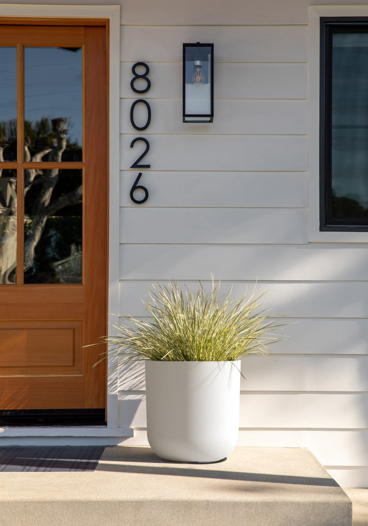 Veradek Mason Series Kona 15" Plastic-Stone Planter - White