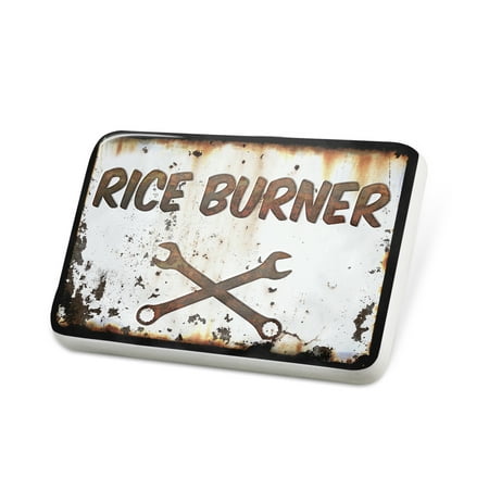 Porcelein Pin Rusty old look car Rice burner Lapel Badge –