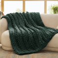 thumbnail image 2 of Manta de punto grueso Bedsure, 127 x 152 cm, 2,3 kg, color verde oscuro, 2 of 8