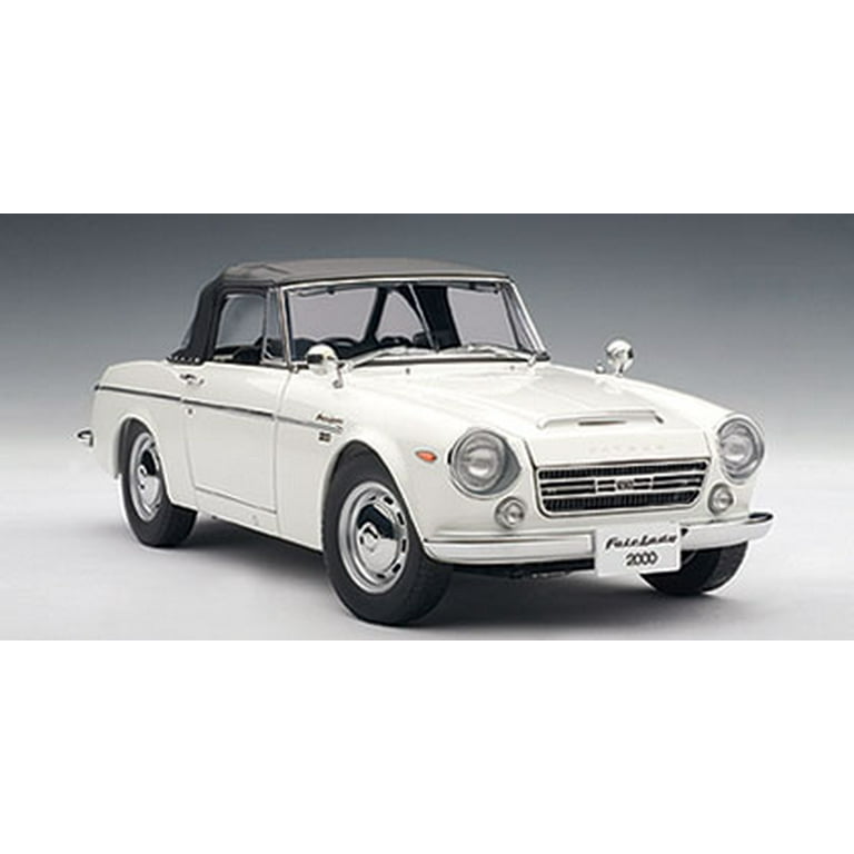 AutoArt　FairLady 2000 SR311 DATSUN FAIRLADY 2000 (SR311) - WHITE Diecast Model Car in 1