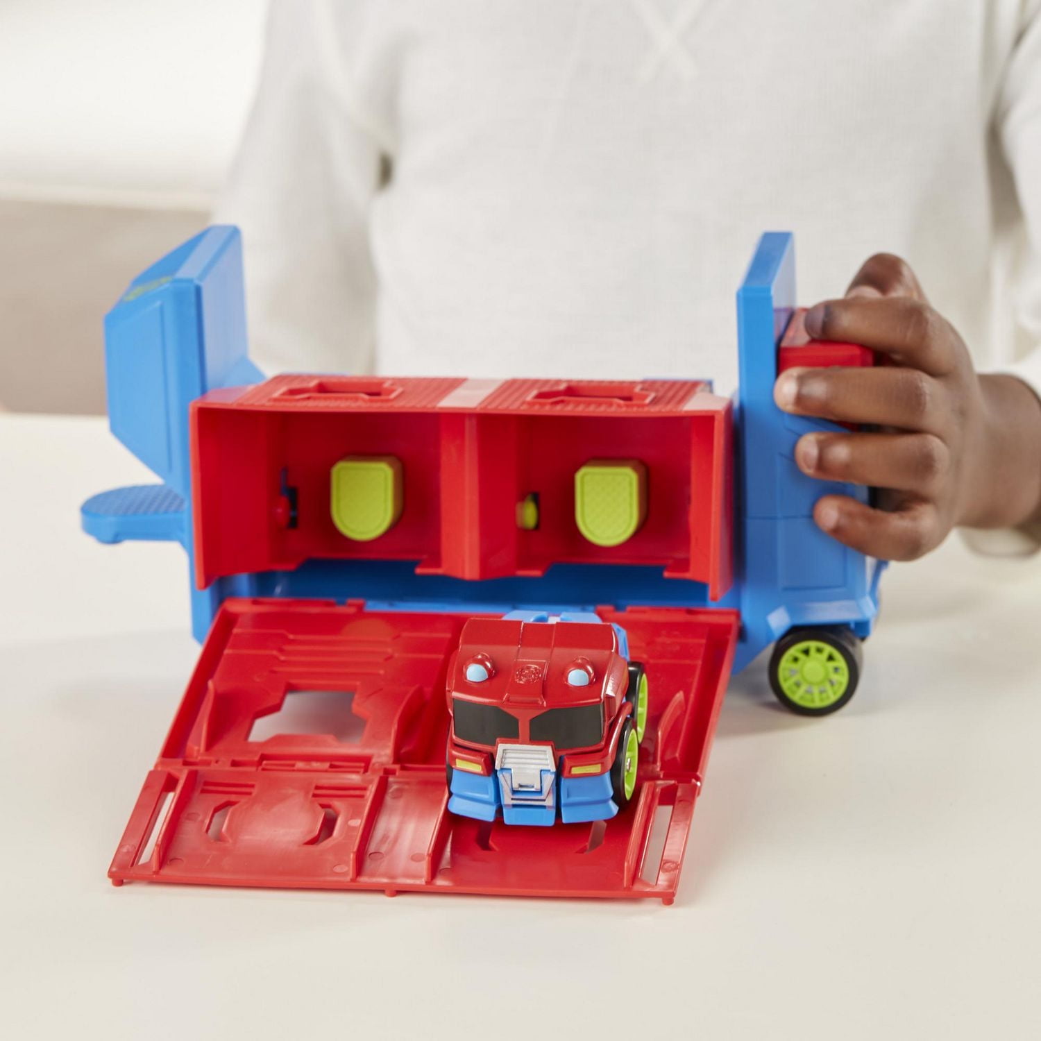 Playskool Heroes Transformers Rescue Bots Academy Flip Racers Optimus Prime Launcher Trailer