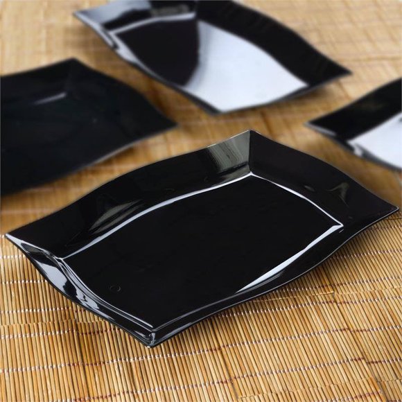 Black Plastic Plates