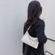 thumbnail image 1 of Bolso de hombro de PU con patrón de cocodrilo retro para mujer, bolso de mano de color puro (blanco) Tmvgtek Para estrenar, 1 of 9