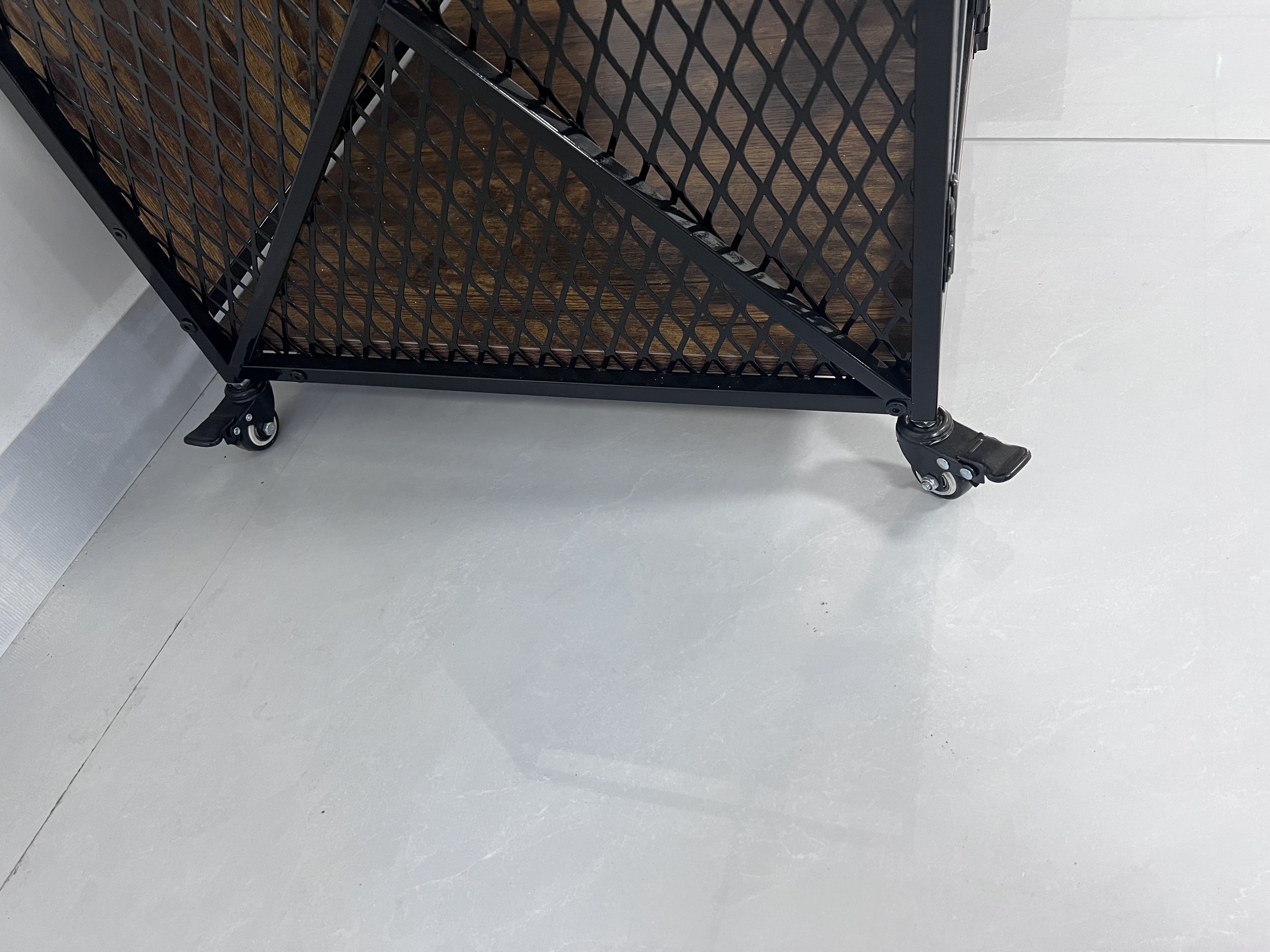 31/41 Inch Dog Crate Furniture, Heavy Duty Dog Kennel Table with 360° Swivel Wheels, Double Doors, 4 Latches, Vintage Farmhouse Dog House End Table for Large, Medium and Small Dogs
