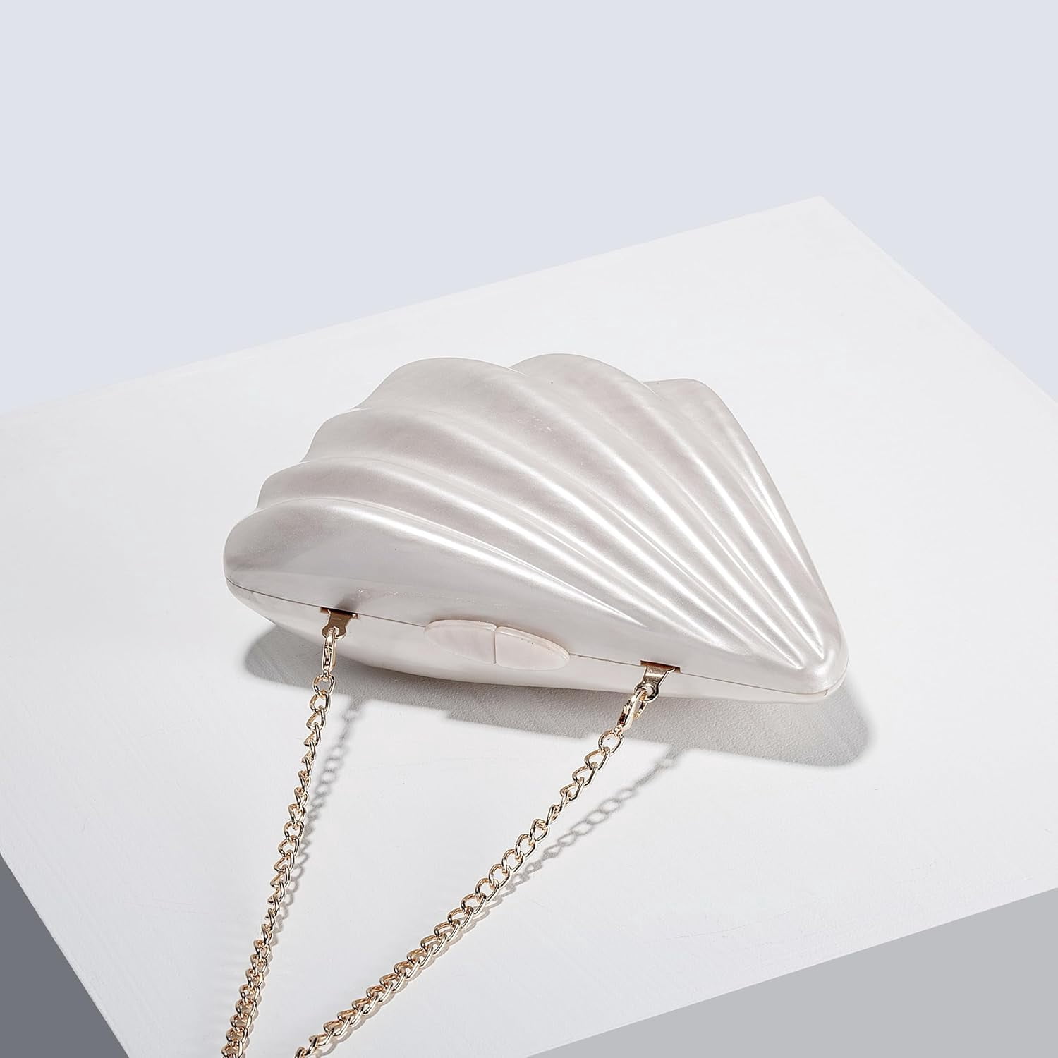 Kwuty Seashell Chain Shoulder Bag for Women Acrylic Evening Clutch Bag Glitter Marble Purse Handbag for Wedding Party Prom