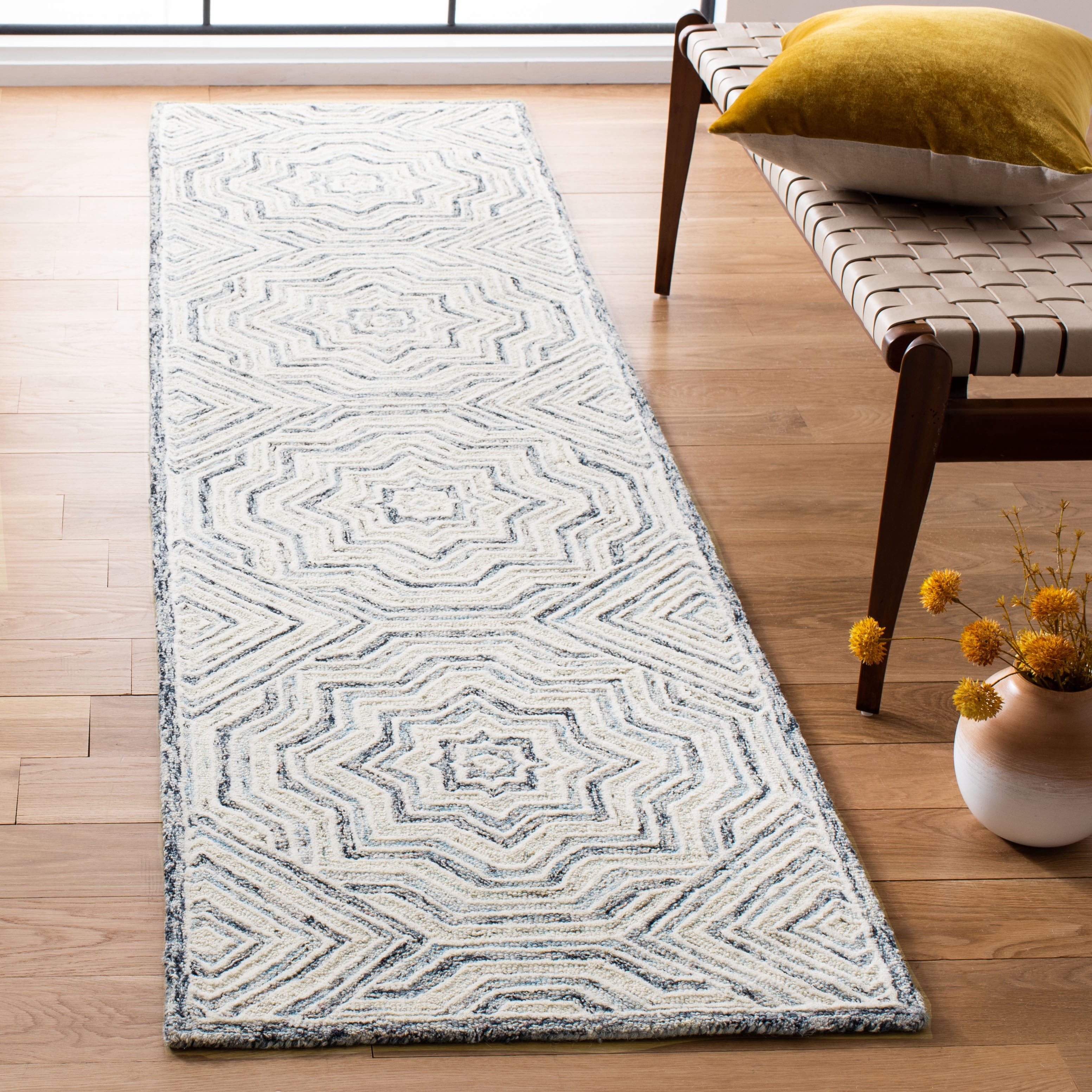SAFAVIEH Capri Layla Geometric Wool Runner Rug, Beige/Blue, 2'3" x 9'