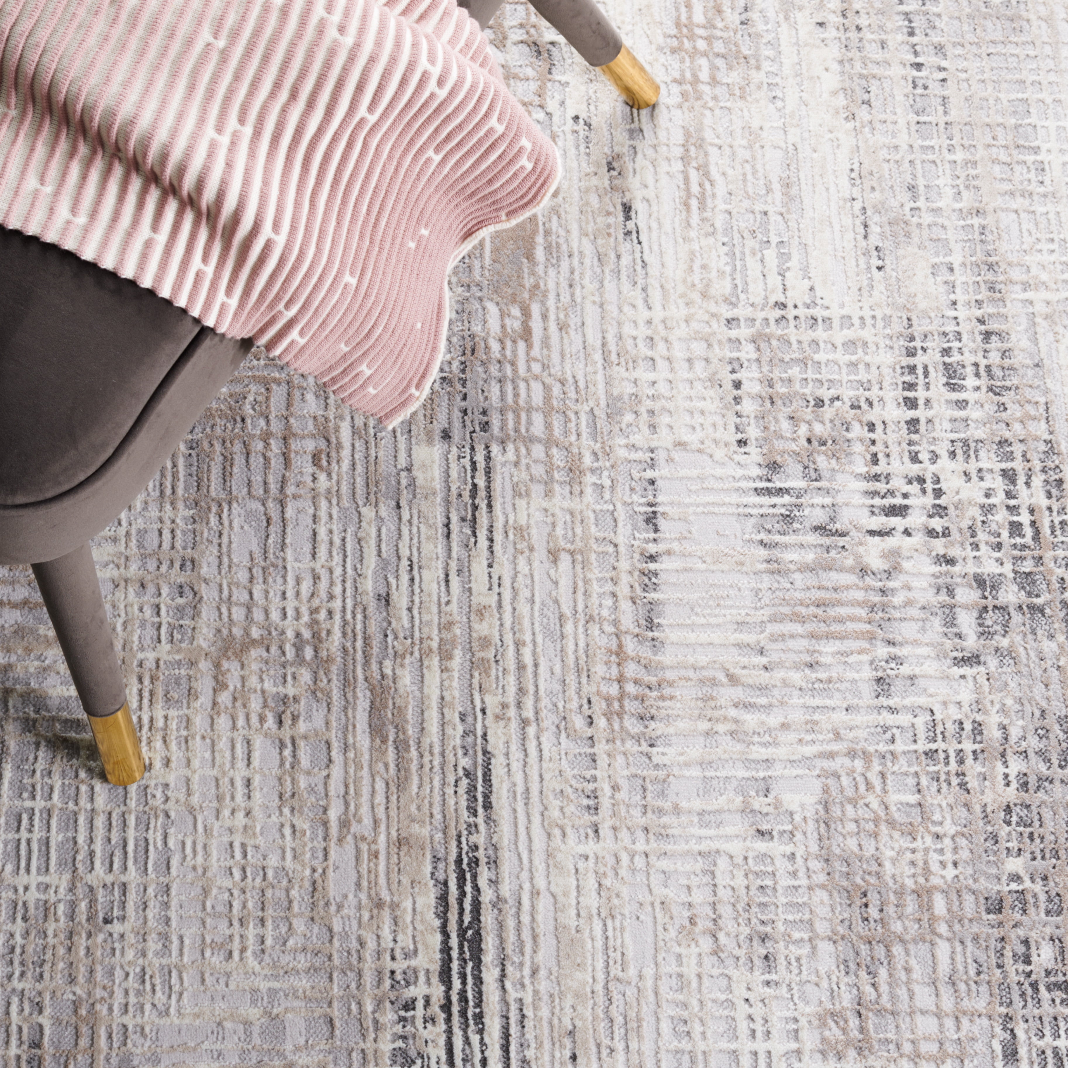 SAFAVIEH Vogue Martha Abstract Area Rug, Gray/Beige, 6'7" x 6'7" Square