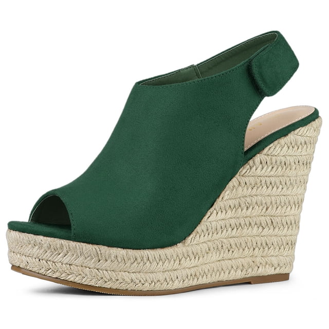 sandalias de cuña tacón de plataforma alpargata para mujer verde esmeralda 36 sandalia con puntera abierta y empeine en ante sintético verde, cierre de velcro en el talón; cuña forrada en tejido tipo yute con plataforma 1 3/8" (3.5 cm) y tacón 4 1/2" (11.5 cm). Vista 3/4 frontal sobre fondo blanco; diseño para vestir que también es adecuado para eventos y combinaciones con vestidos.