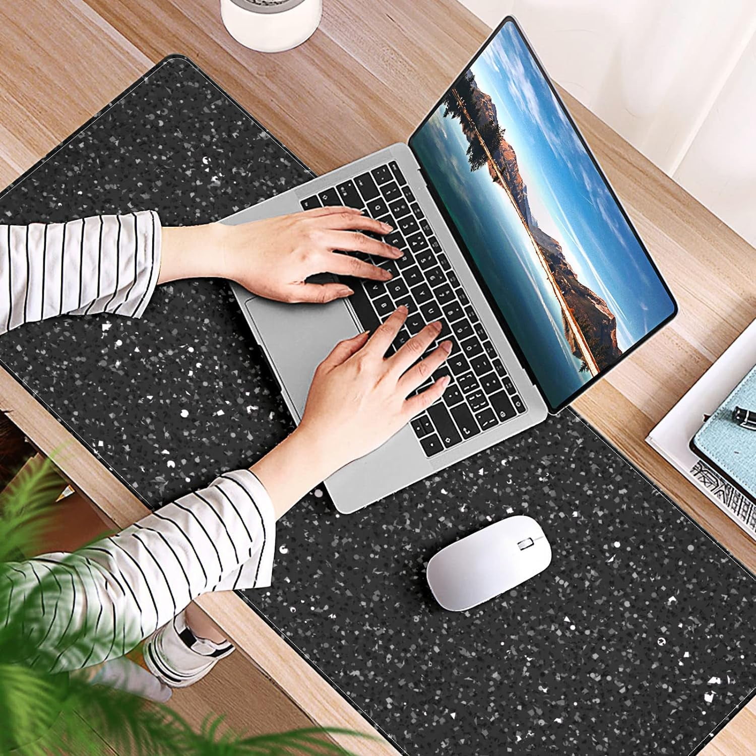 Golden Glitter and Shiny Desk Mat, Desk Accessory, Cute Workspace, Trendy Workspace, Trendy, 35.4x15.7in Large Gaming Mouse Pad, Cute Desk Topper, Pretty Desk Pad