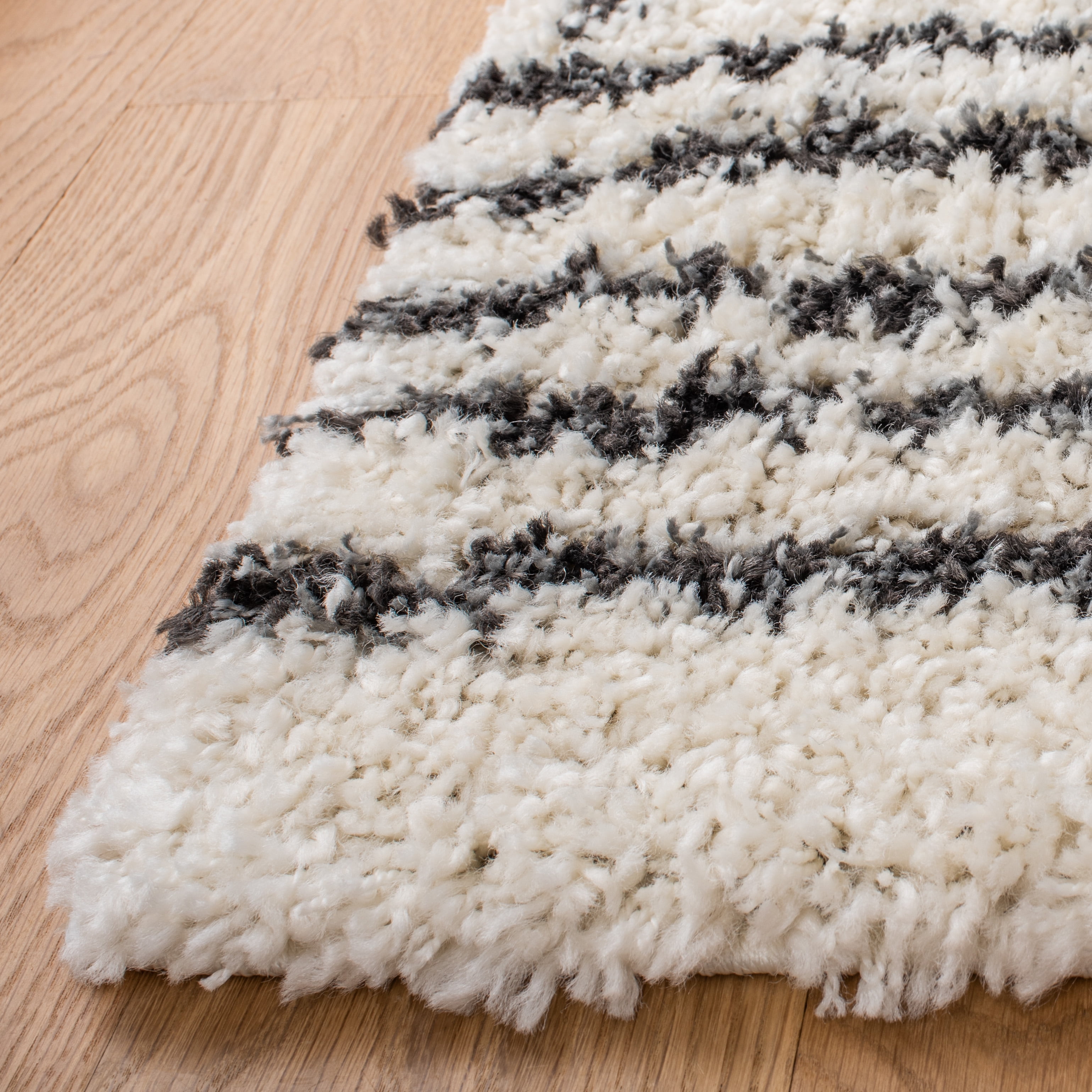 Safavieh Arizona Teagan Geometric Shag Runner Rug, Ivory/Black, 2'3" x 16'