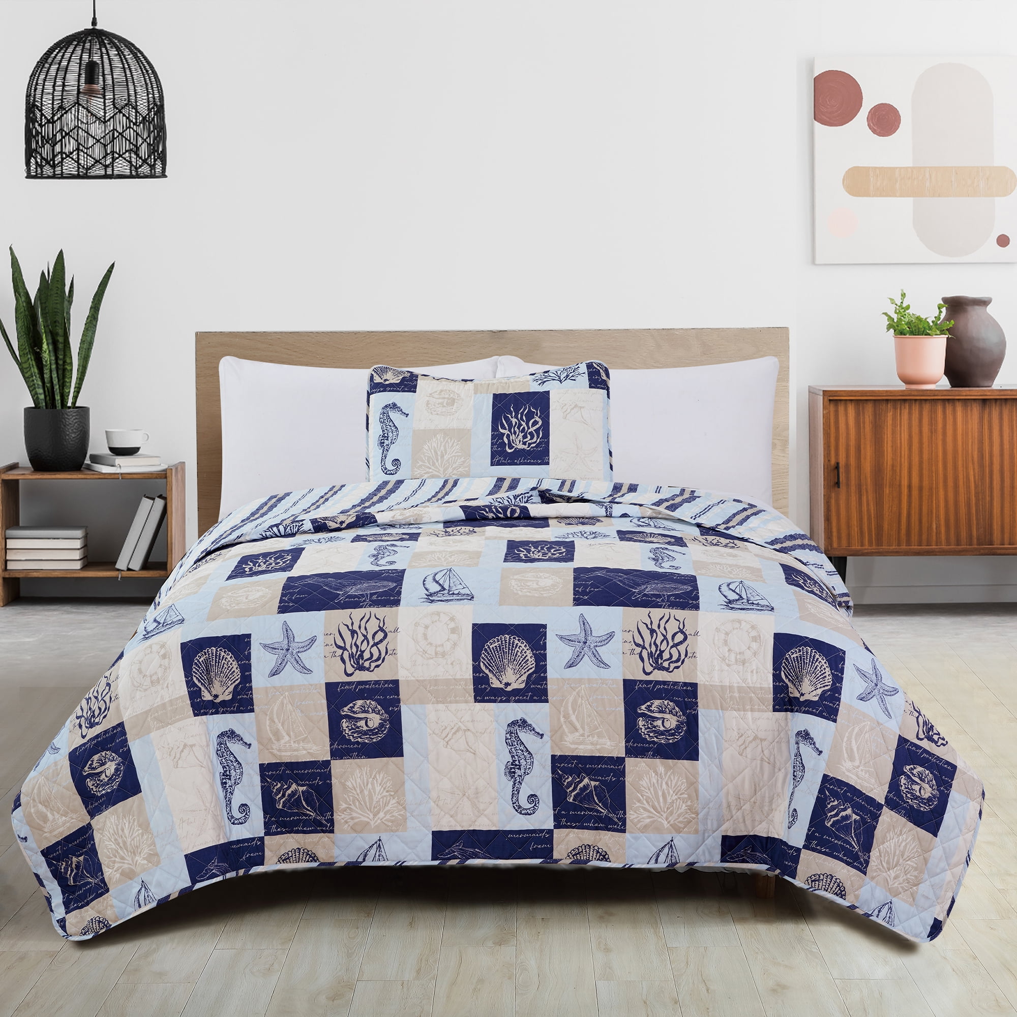 Great Bay Home Coastal Beach Reversible Reversible Quilt Set With Shams ...