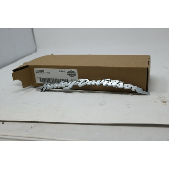 NEW OEM 2009-2022 HARLEY FLHX FLTRX ROADGLIDE STREET GLIDE RIGHT TANK MEDALLION 14100304
