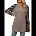 thumbnail image 3 of Blusas Tipo Túnica A Rayas para Mujer, Camisas Casuales de Larga, Jersey de Cuello Redondo. Color Café L, 3 of 9
