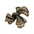 thumbnail image 1 of Broche dorado con combinación de mariposas retro europeo y americano, broche para traje de mujer, suéter con hebilla de diamantes de imitación, accesorios de joyería, 1 of 4