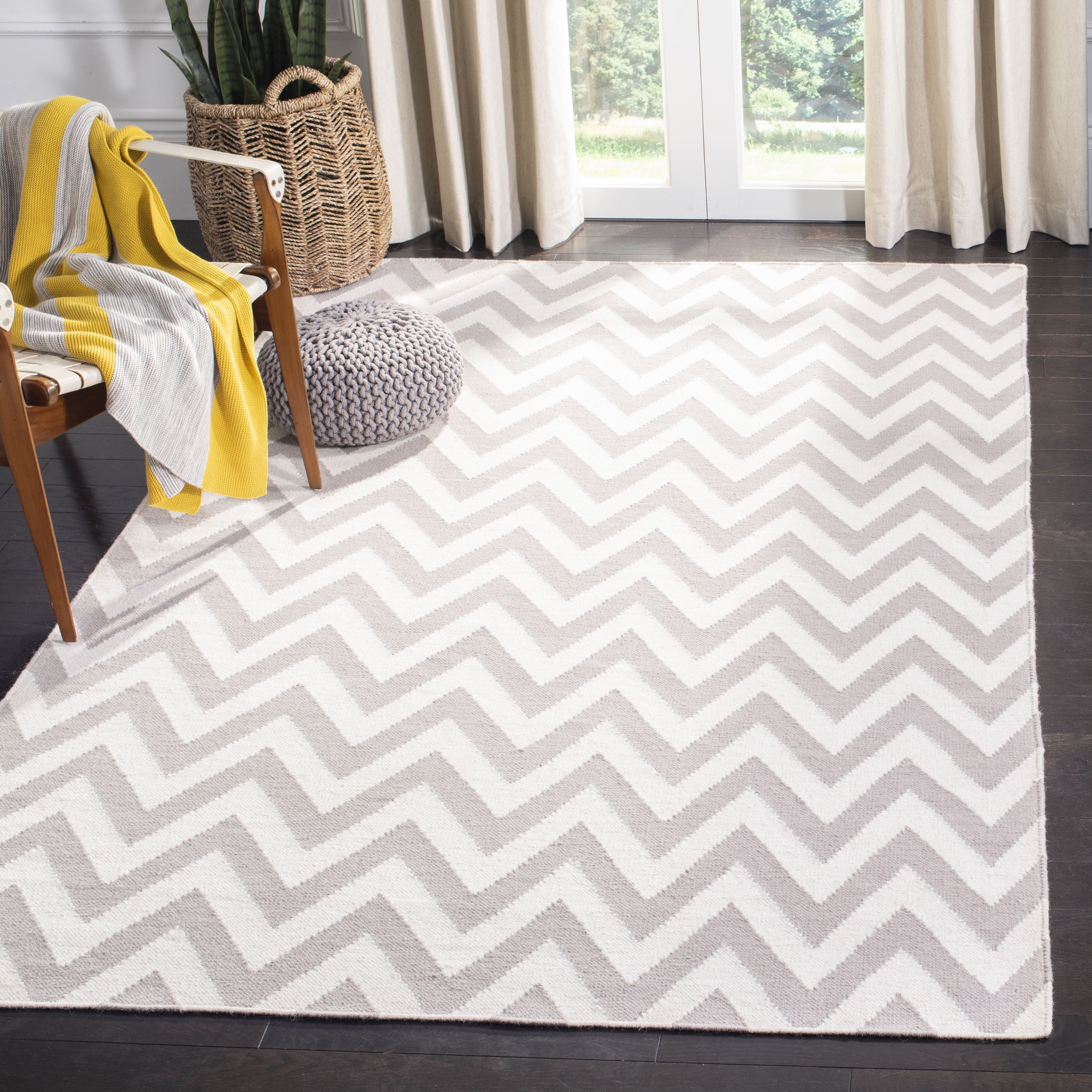 Ivory Safavieh Dhurries Collection DHU557C Handmade Flatweave Premium Wool Accent Rug Grey 2'6 x 4' Ivory Safavieh Dhurries Collection DHU557C Handmade Flatweave Premium Wool Accent Rug Grey 2'6 x 4'