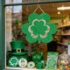 thumbnail image 4 of Decoraciones del Día de San Patricio, Accesorios del Día de San Patricio, Regalos del Día de San Patricio, Decoración de escena colgante de puerta verde del Día de San Patricio, Adornos colgantes, Ado, 4 of 6