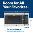 thumbnail image 2 of GE GCST07N1WBB Horno microondas, 700 vatios, 6 configuraciones de cocción automática, elementos esenciales de cocina para la encimera, dormitorio o apartamento, tecnología de bloqueo para niños 0.7 pi, 2 of 5