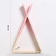 thumbnail image 4 of Elegante estante de pared de madera escandinavo, la forma triangular agrega un estilo único a la decoración de su hogar, diseño de montaje en pared que ahorra espacio para cualquier habitación, 4 of 5