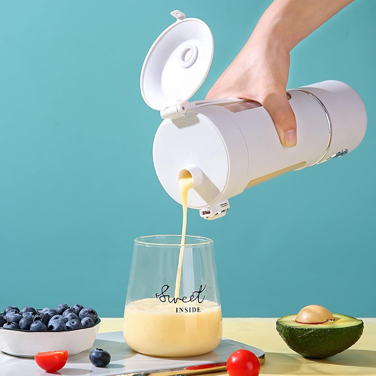 700ml Portable Blender Cup, USB Rechargeable Juicer Mixer for Smoothies & Shakes, Travel Friendly Kitchen Appliance for Home Gym Office