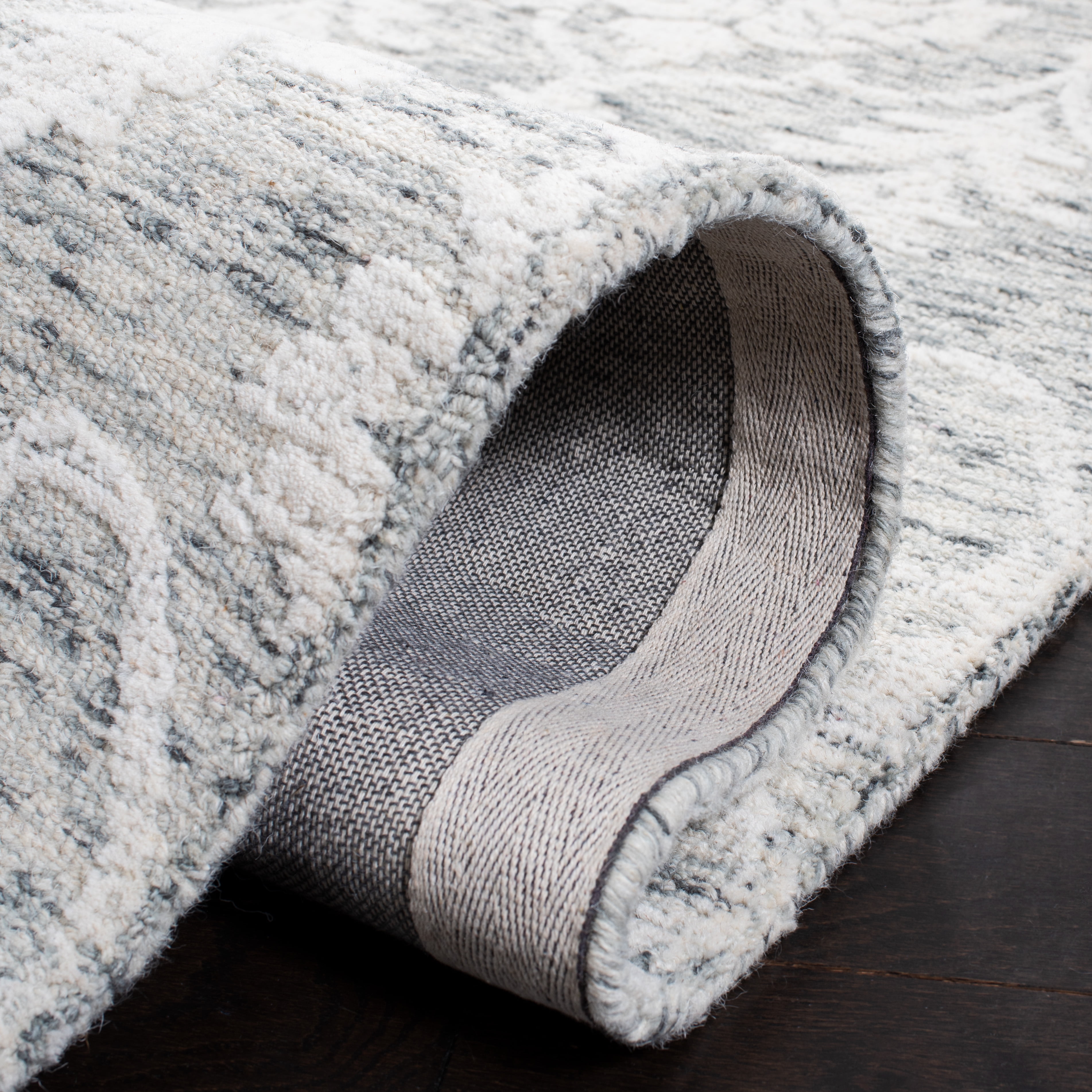 SAFAVIEH Metro Sutton Medallion Area Rug, Dark Grey/Ivory, 4' x 6'