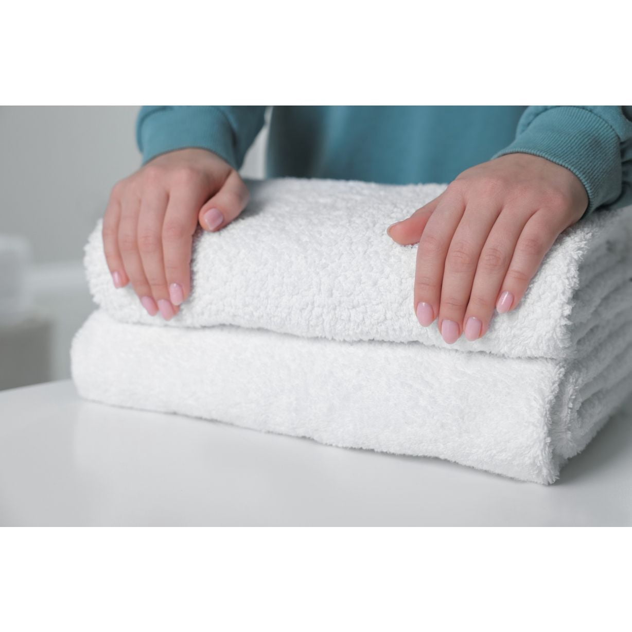 Eiderdown Decor 100% Cotton Towels for Bathroom 2 Large Bath (30”x60”) Soft Towel Set - White