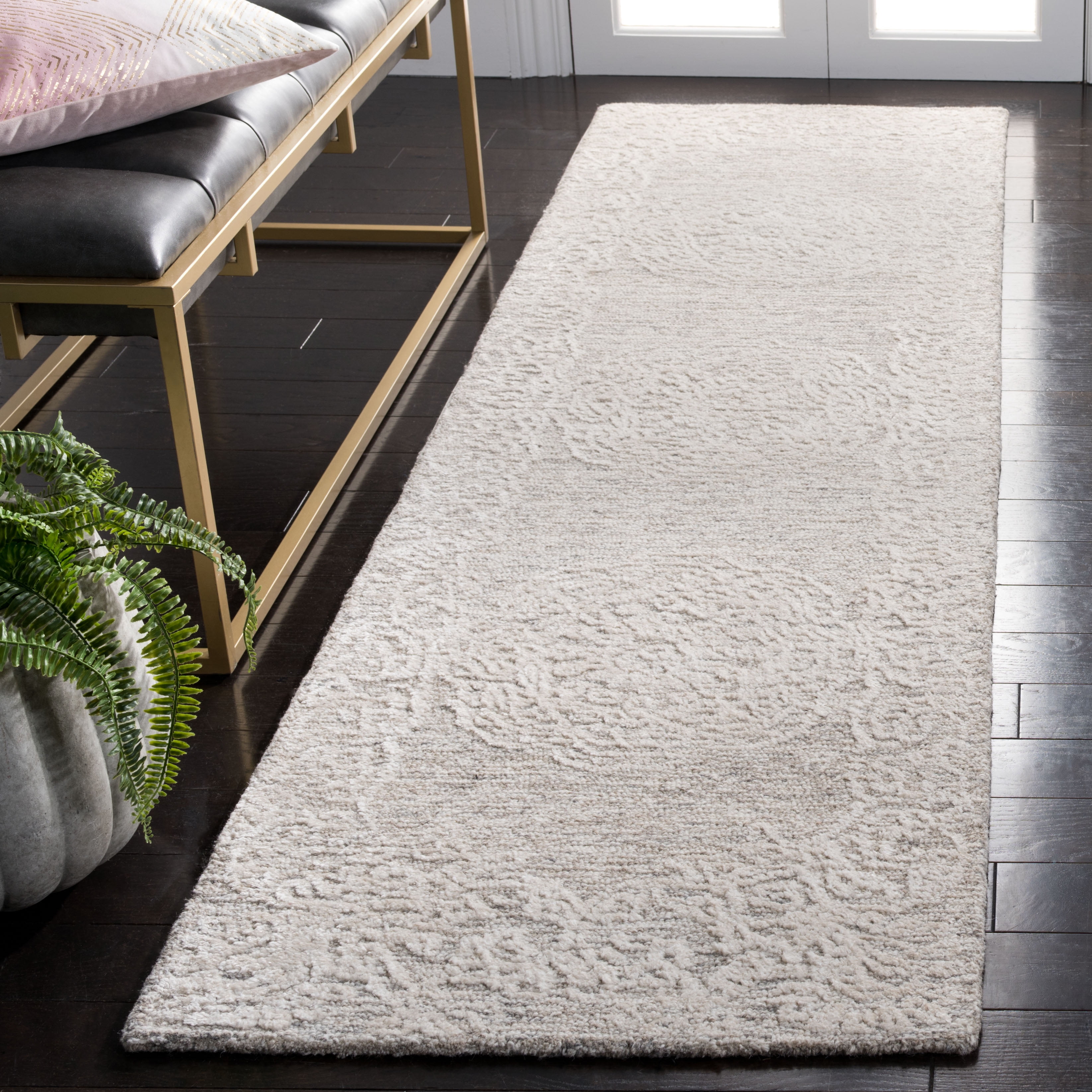 SAFAVIEH Precious Ariana Quatrefoil Runner Rug, Beige/Ivory, 2'3" x 8'
