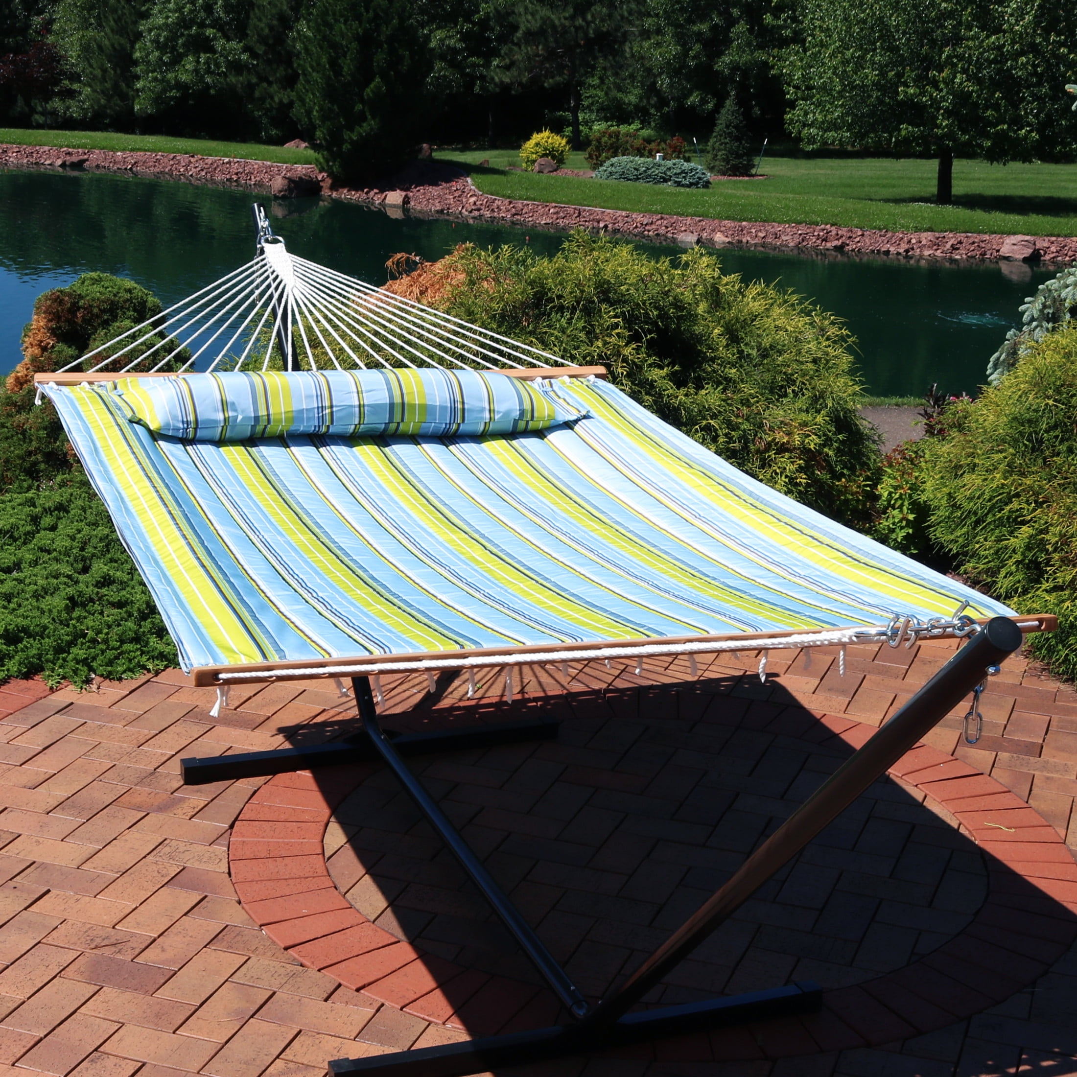 Sunnydaze 2-Person Quilted Polyester Spreader Bar Hammock, 450 lb Capacity - Blue and Green