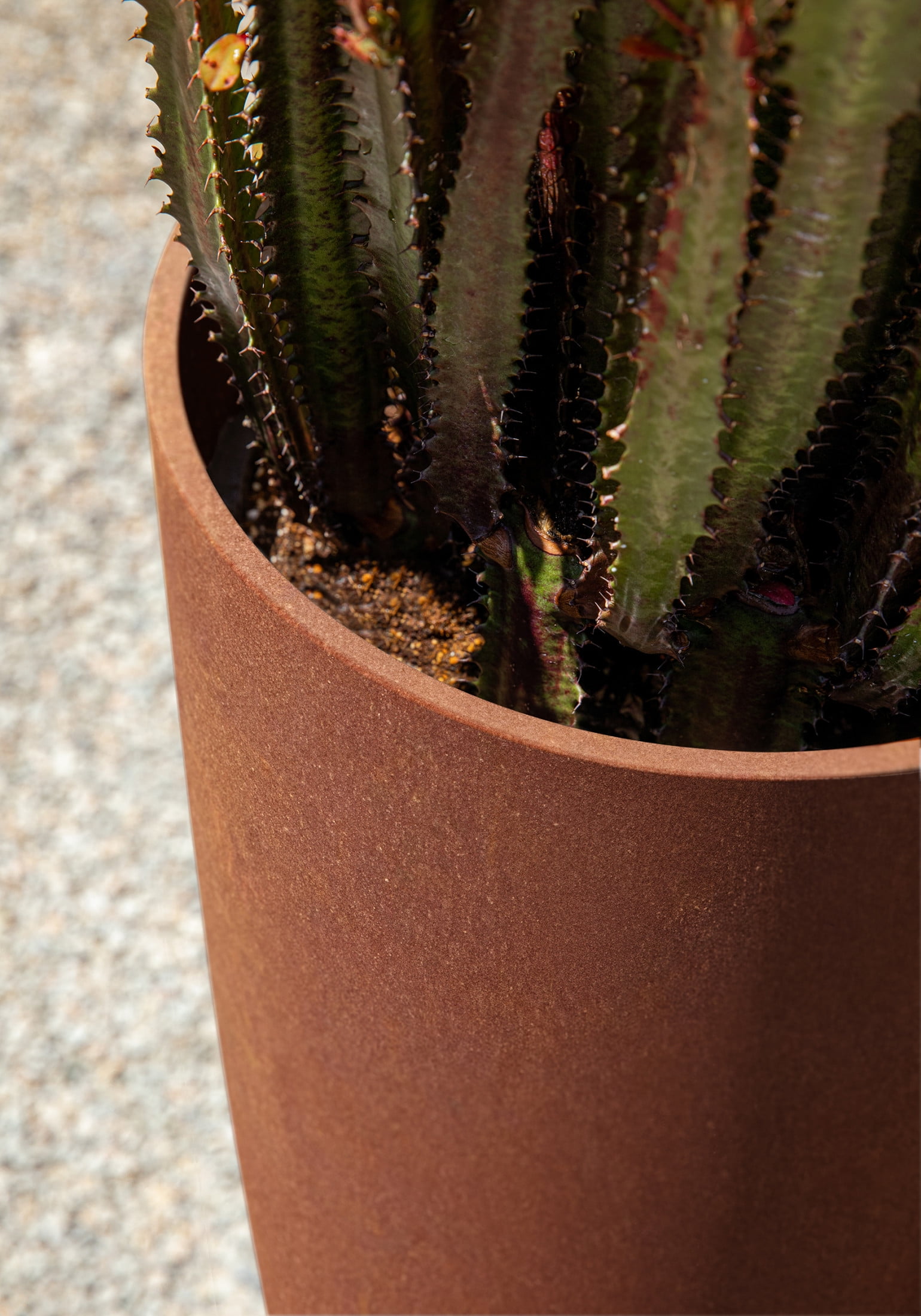 Veradek Patina Series Selena 28" Plastic-Steel Planter