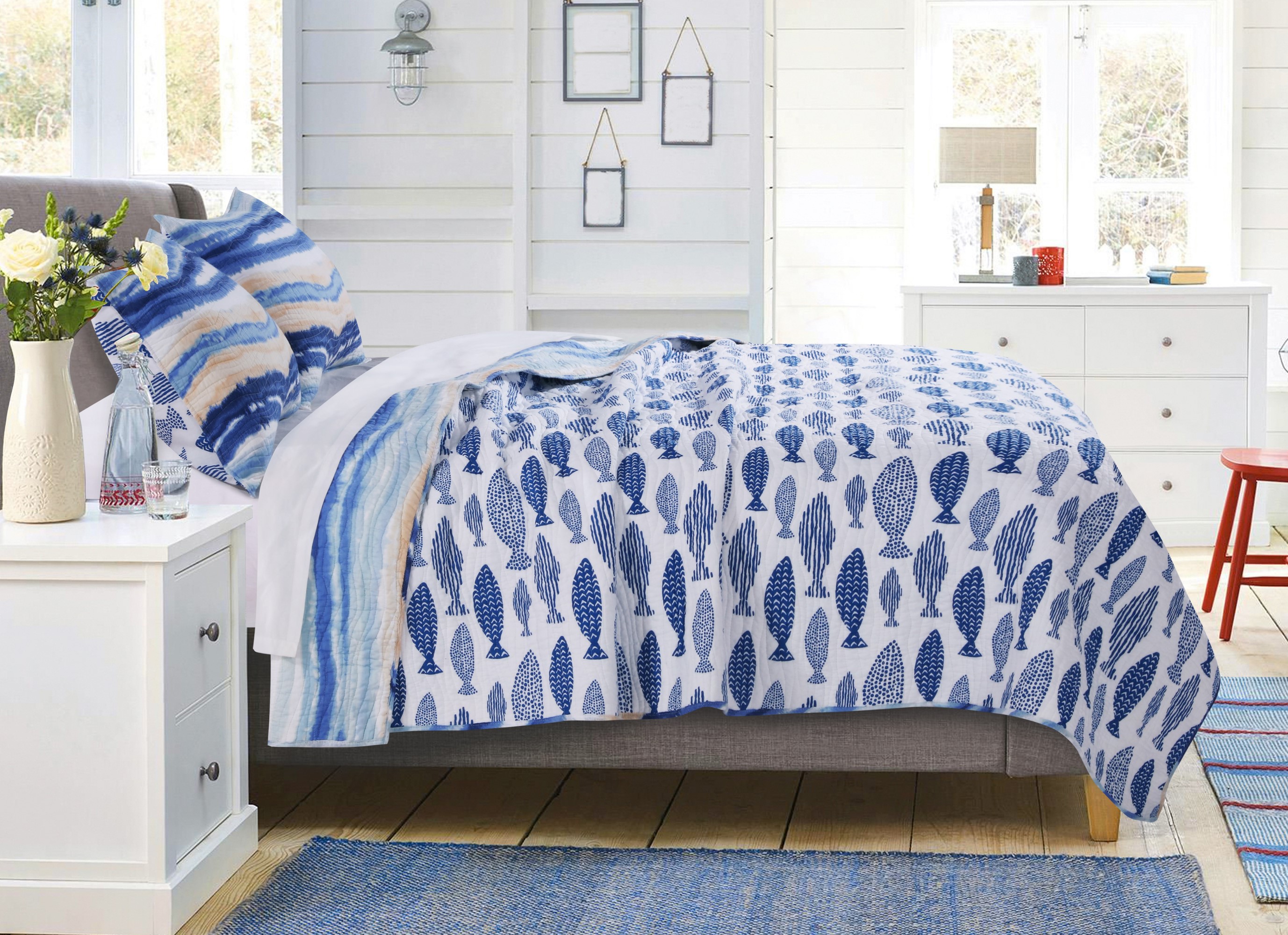 Global Trends Corona Ocean Waves and Fishes Reversible Coastal Quilt Set, 3-Piece King/Cal King