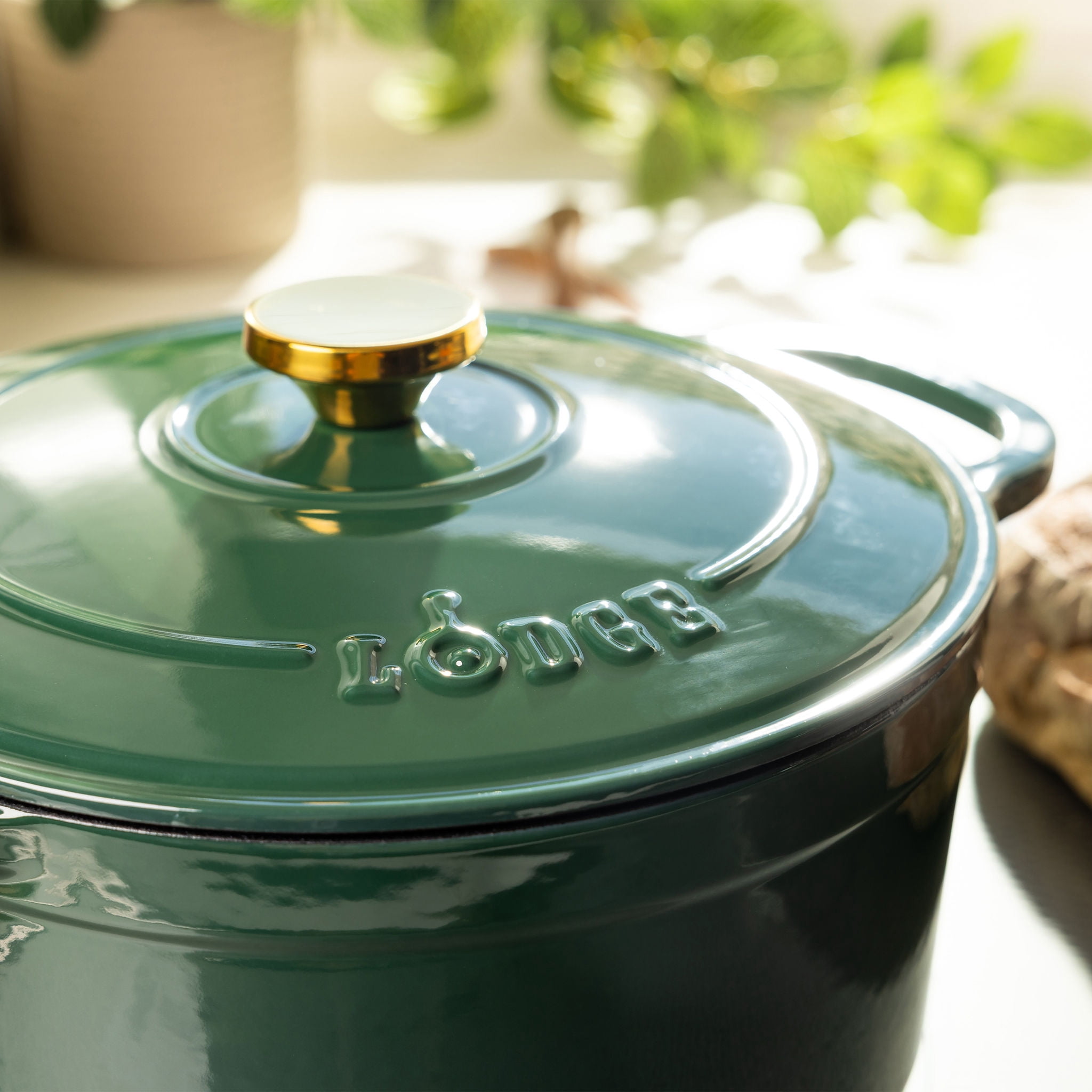Lodge 7 Quart Emerald Enamel Cast Iron Dutch Oven