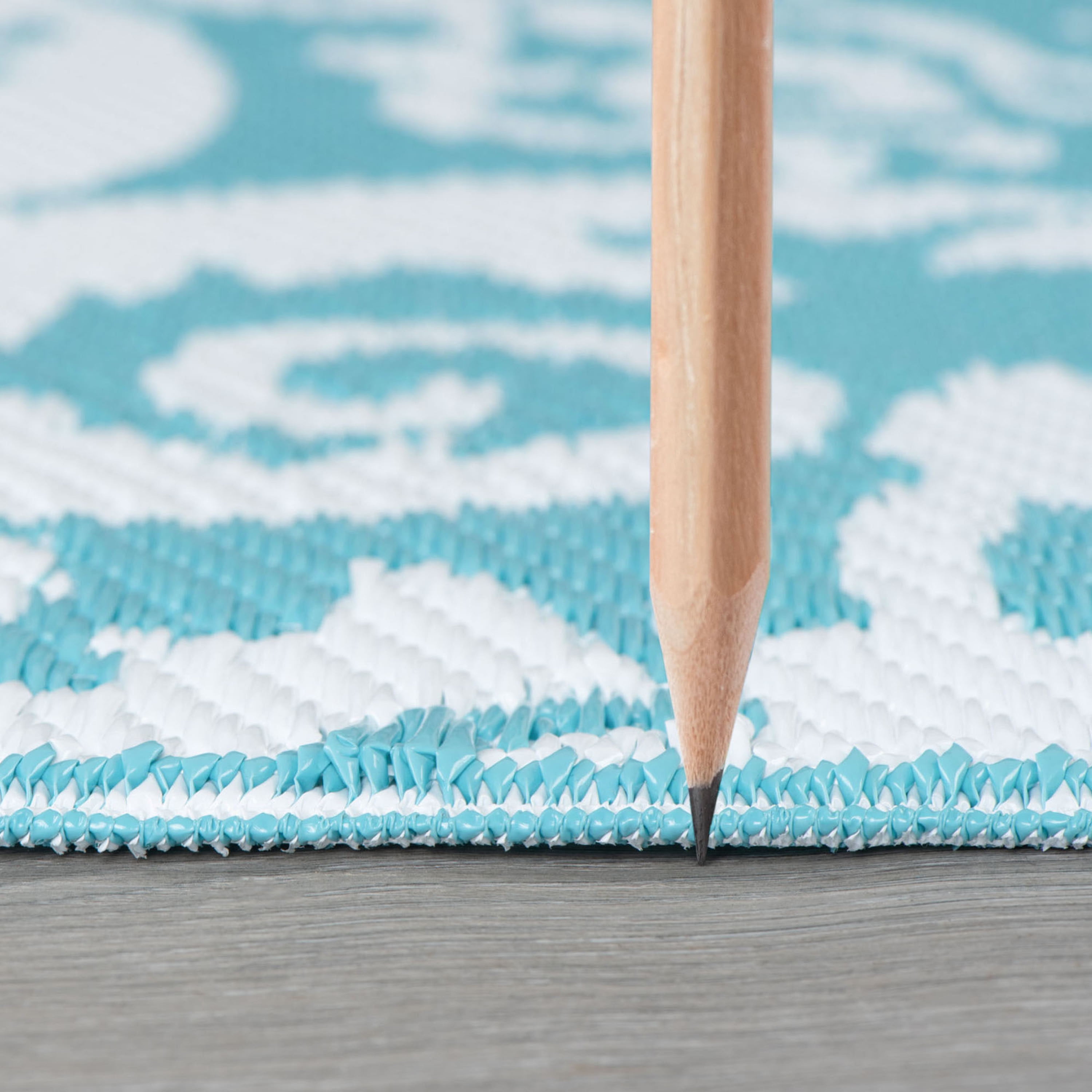 8x10 Reversible Aqua and White Polypropylene Outdoor Scroll Area Rug